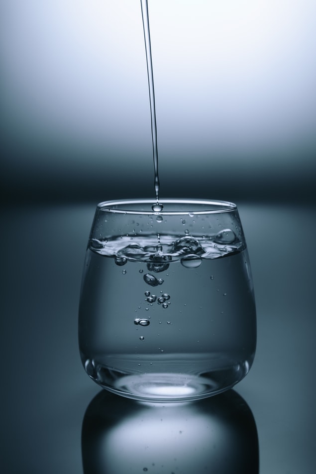 bicchiere acqua.jpg